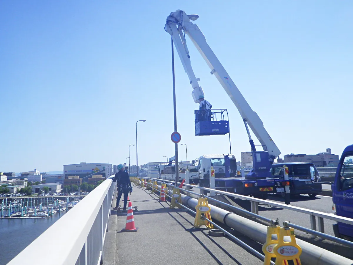 西宮大橋添架管更生工事（工業用水道・上水道）